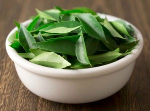 Aamzing-health-benefits-of-eatingcurry-leaves-in-diet      